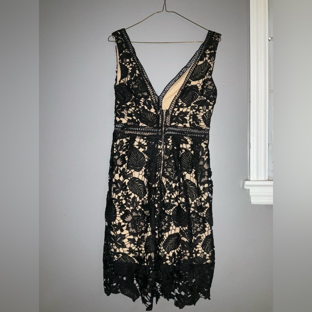 Romeo Juliet Couture Black Double V Lace Midi Dress [ SZ med ] - Picture 9 of 16